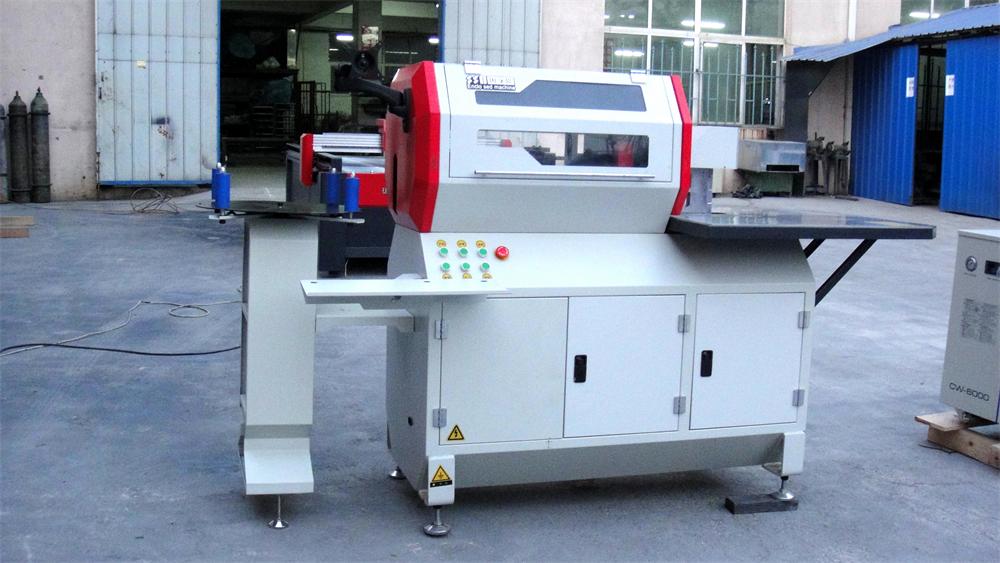 數(shù)控開槽圍字機.jpg 數(shù)控開槽圍字機.jpg
